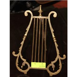 BRASS HARP DESIGN PLATE HOLDER