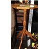 Image 1 : WOOD PLANT STAND - 21 IN. TALL