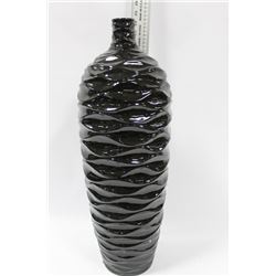 BLACK DESIGNER VASE