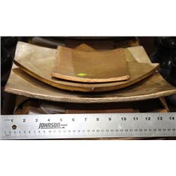 3 PC GOLD TONE DECORATIVE PLATE SET