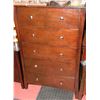 Image 3 : 4 PIECE WOODEN DRESSER SET INCLUDES 6 DRAWER