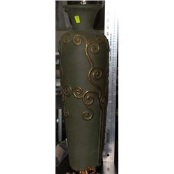MEDIUM GREEN VASE