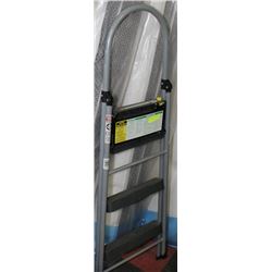 COLLAPSIBLE 3 STEP LADDER