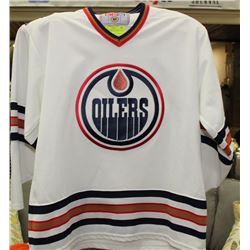 WHITE OILERS JERSEY SIZE LARGE