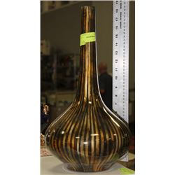 SHOWHOME GOLD TONE STRIPED VASE