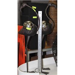 PAIR OF METAL FLAMINGO ORNAMENTS