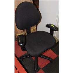 BLACK OFFICE CHAIR