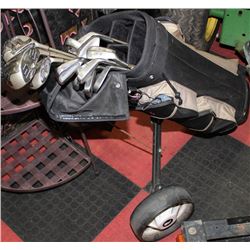 SET OF GOLF CLUBS IN BAG