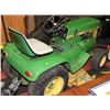 Image 1 : JOHN DEERE 1970'S HYDRAULIC LIFT 112  LAWN