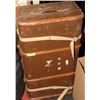 Image 1 : VINTAGE 1957 LARGE STEAMER TRUNK FROM ENGLAND