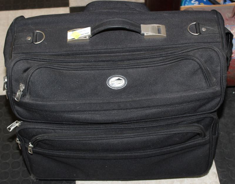 AMERICAN TOURISTER GARMENT BAG