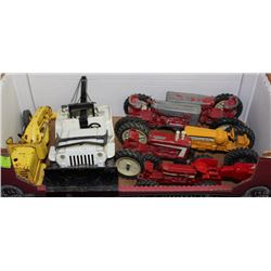 TRAY OF ASSORTED DIE CAST TRACTORS