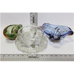 4 GLASS ASH TRAYS