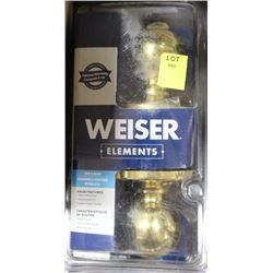 WEISER 'BED & BATH' DOORKNOB SET