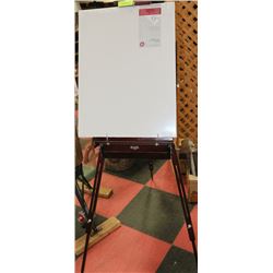 PAINTER'S EASEL WITH CANVAS, PAINT, BRUSHES