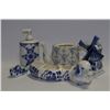 Image 1 : ESTATE WHITE AND BLUE TEAPOT AND ORNAMENTS