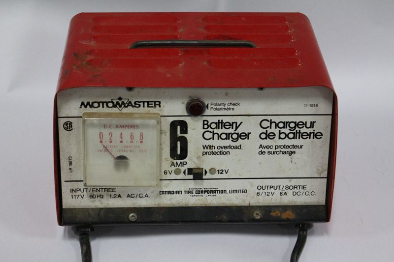MOTOMASTER 12 VOLT BATTERY CHARGER MOTOMASTER 12 VOLT BATTERY CHARGER
