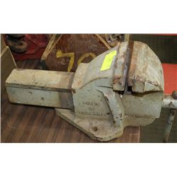 LARGE BENCH VISE