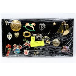 FLAT OF VINTAGE BROOCHES