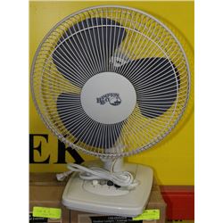 HAMPTON BAY WHITE OSCILLATING TABLE FAN