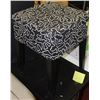 Image 1 : MODERN PRINT STOOL