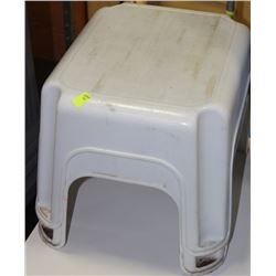PAIR OF WHITE PLASTIC STOOLS