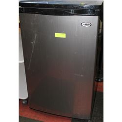 SALTON MINI-FRIDGE