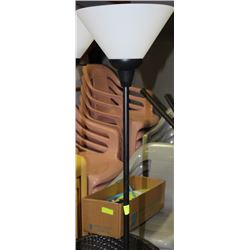BLACK FLOOR LAMP