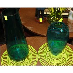 2 BLUE GLASS SHOWHOME VASE WITH 3 GREEN FELT