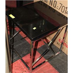 SHOWHOME BLACK ACCENT TABLE