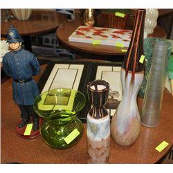 SHOWHOME TABLE LOT OF 5 VASES, 2 PICTURES AND