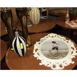 SHOWHOME TABLE LOT OF 3 VASES AND A PICTURE FRAME