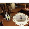 Image 1 : SHOWHOME TABLE LOT OF 3 VASES AND A PICTURE FRAME