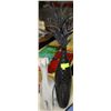 Image 1 : SHOWHOME BLACK VASE WITH DOG ORNAMENT