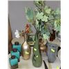 Image 1 : SHOWHOME TABLE LOT OF VASES, ACCENT PIECES ETC