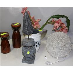 SHOWHOME TABLE LOT OF ACCENT PIECES