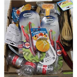 FLAT OF ASSORTED KITCHENWARE