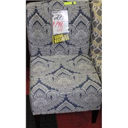 BLUE AND WHITE PATTERNED ACCENT CHAIR - 5330360