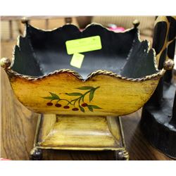 DECORATIVE METAL CENTERPIECE