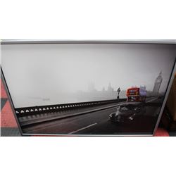 LONDON BRIDGE BLACK & WHITE FRAMED PICTURE WITH