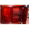 Image 2 : 2 MATCHING GLASS DOOR CABINETS