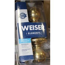 WEISER 'BED & BATH' DOORKNOB SET