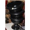 Image 1 : 3 LARGE BLACK ROUND PLANTERS