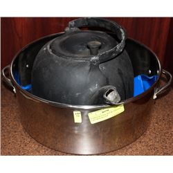 STAINLESS STEEL POT W/ VINTAGE CAST IRON KETTLE