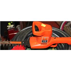 BLACK & DECKER HEDGE TRIMMER