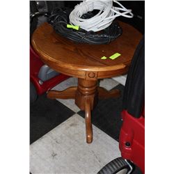 ROUND OAK END TABLE