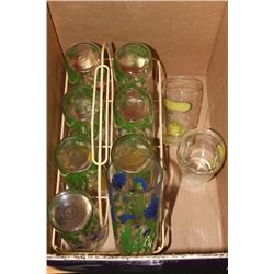 TRAY-SET OF RETRO GLASSES IN CARRIER