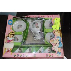 VINTAGE TOY TEA SET