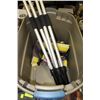 Image 1 : TOTE OF CAR WASHING BRUSHES