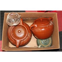 BOX WITH 3 BEAN CROCKS & FIREKING MEASURING CUP